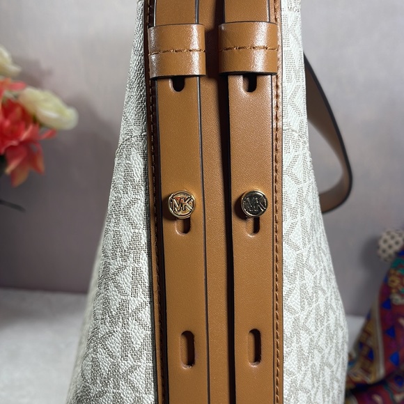 MICHAEL KORS  “Bowery” Hobo - NWT - Picture 6 of 11